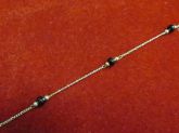 P46 - Pulseira com detalhes de Miçangas Pretas