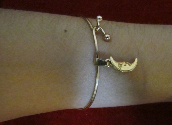 P67 - Bracelete com Pingente de Lua