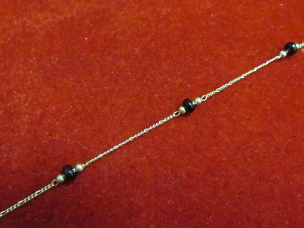 P46 - Pulseira com detalhes de Miçangas Pretas