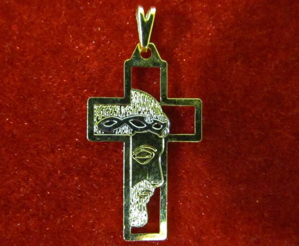 PI08 - Pingente Crusifixo com Jesus no Centro