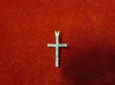 PI53 - Pingente Crusifixo com detalhes de strass